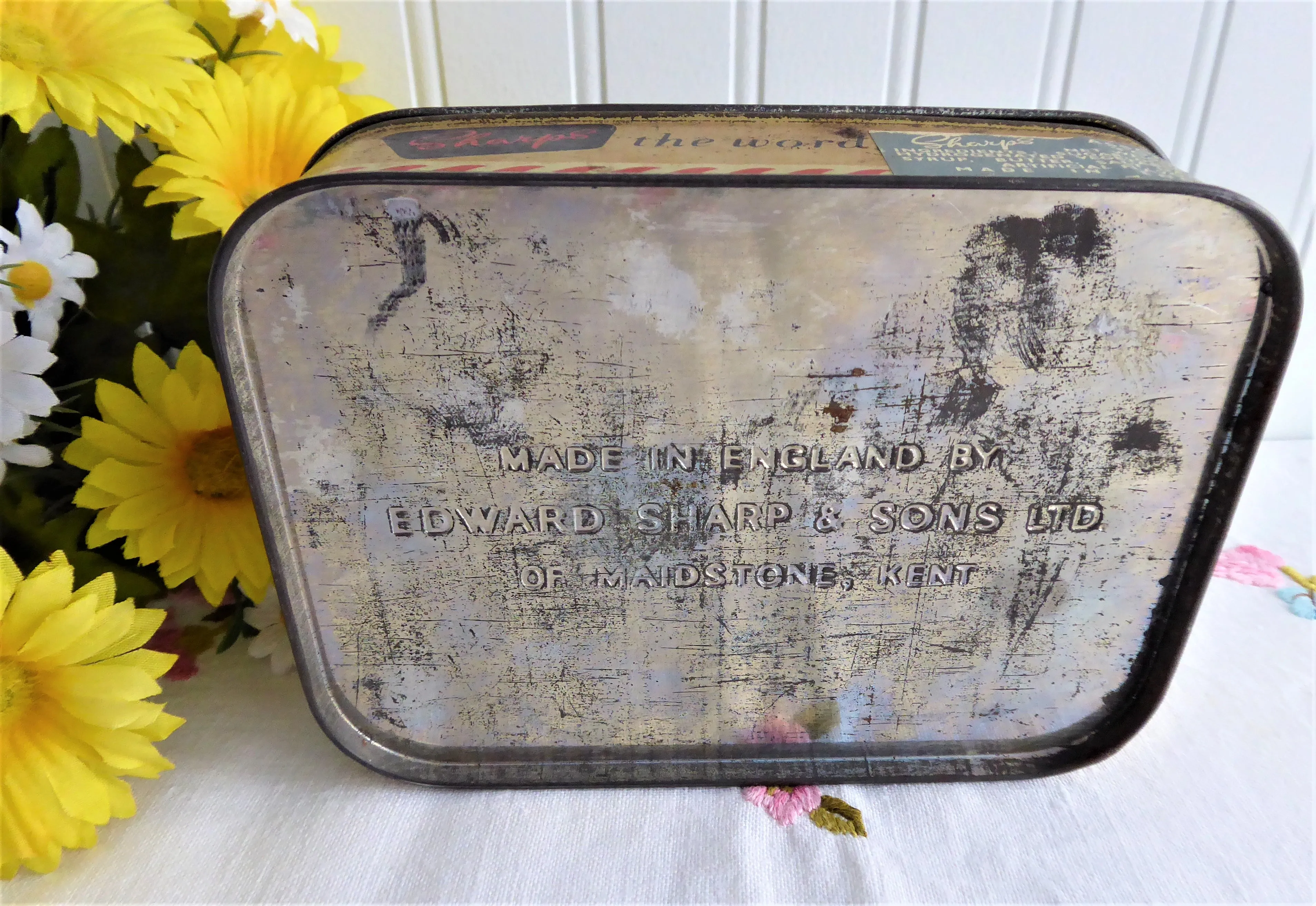Kitten English Tin Tea Toffee Tin Sharp's England 1940s Cat And Flower Basket
